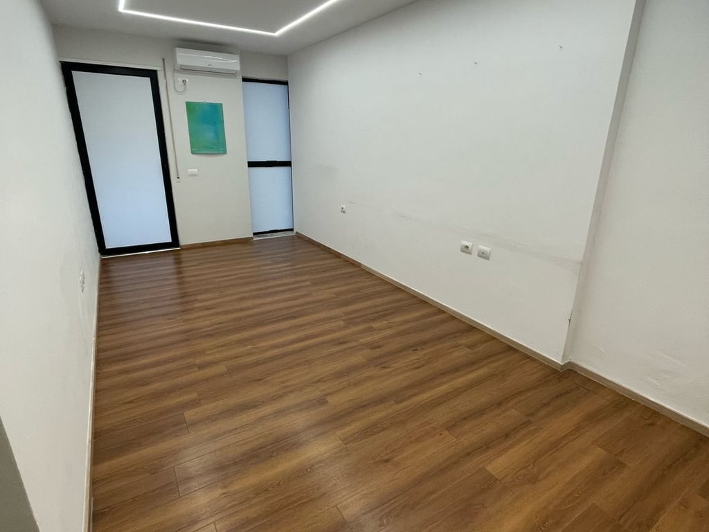 Zyre per qira te Rruga Asim Vokshi, afer Prestige