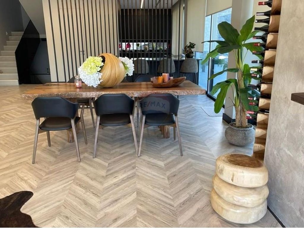 VILË LUKSOZE NË FARKË, ME PAMJE NGA LIQENI