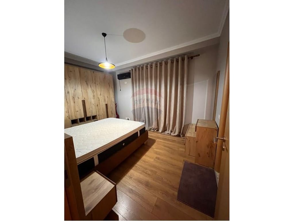 APARTAMENT 2+1 NE SHITJE TEK KOPSHTI BOTANIK