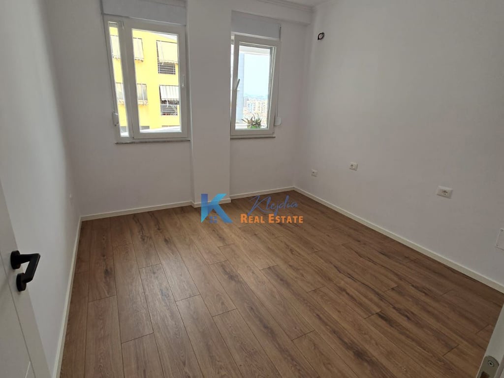 2+1 per SHITJE te Rruga e Kavajes, qendra Condor