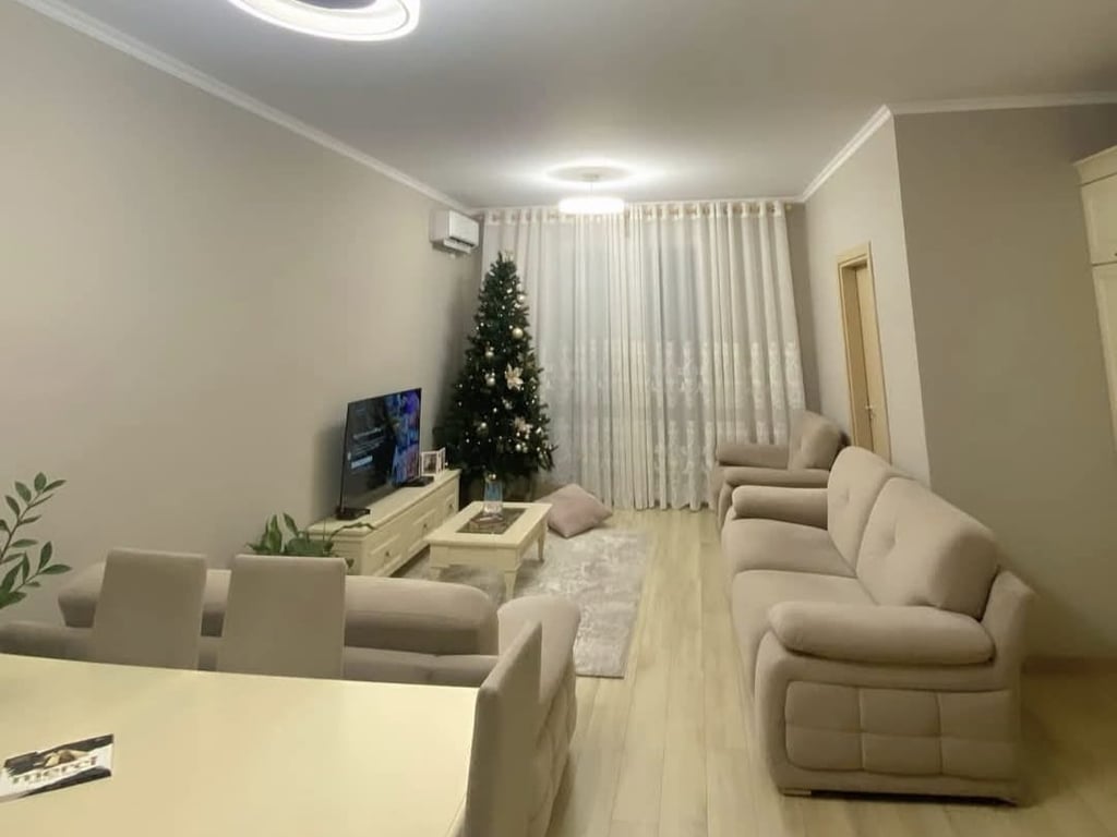 Shitet apartment ne rrugen gramoz pashko 