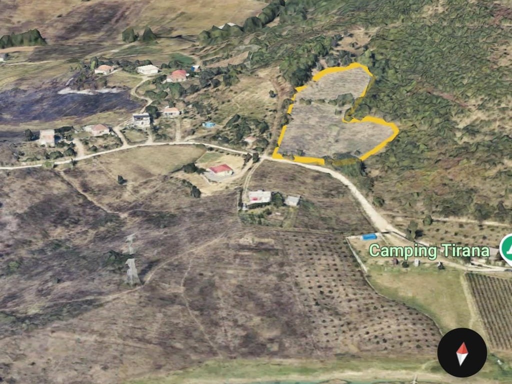 SHITET: 🟤 Tokë Vreshtë Në Kashar ( Buzë Liqenit të Kusit / Kasharit )📍Sip. 9000 m² ( Tokë e Verdhë) Pamje Fantastike 😮