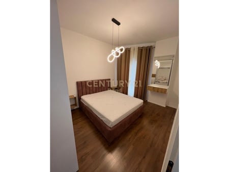 Shitet Apartament 1+1 te Rruga e Barrikadave