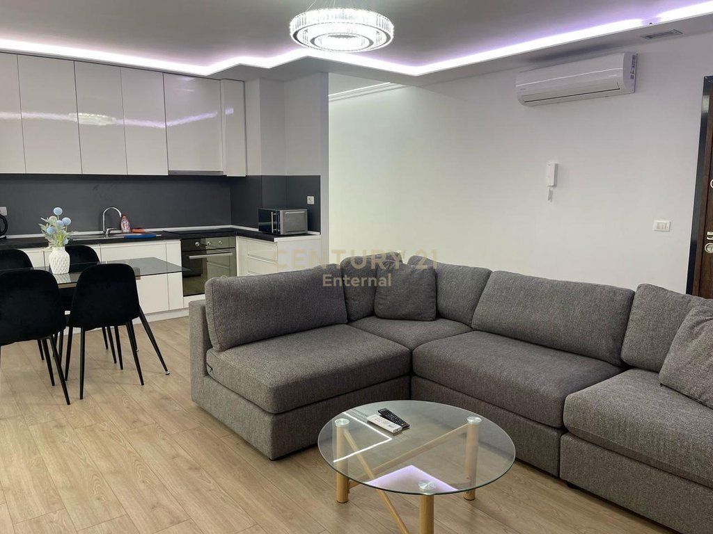 Appartamento 2+1+2 in affitto vicino al Nuovo Mercato.