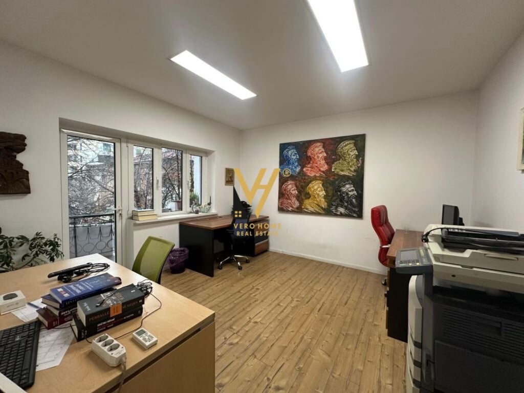 JEPET ZYRE 105 M2 ME QERA NE BLLOK 1.200 EURO