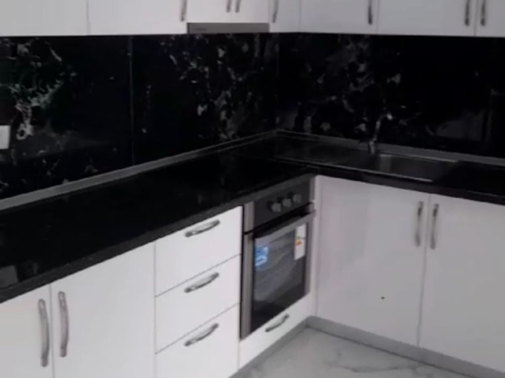 Appartamento 1+1 in affitto, parzialmente arredato, via Xhanfize Keko vicino a Ora News 400.000 lekë