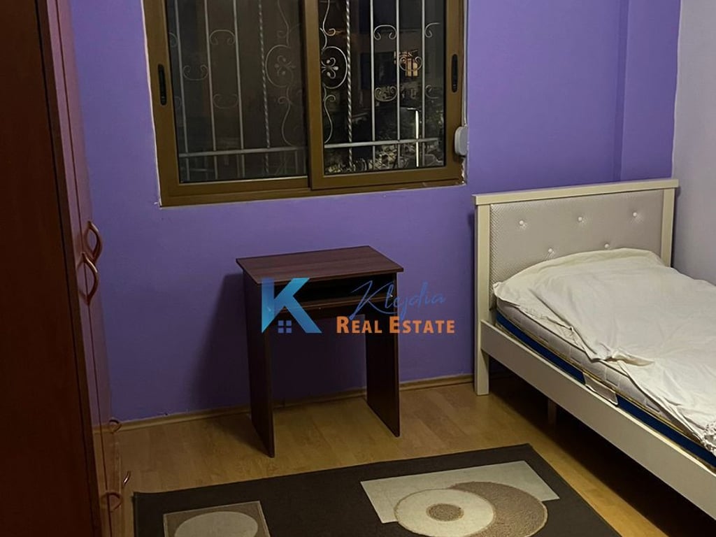 Apartament 2+1 per qira te Komuna e Parisit