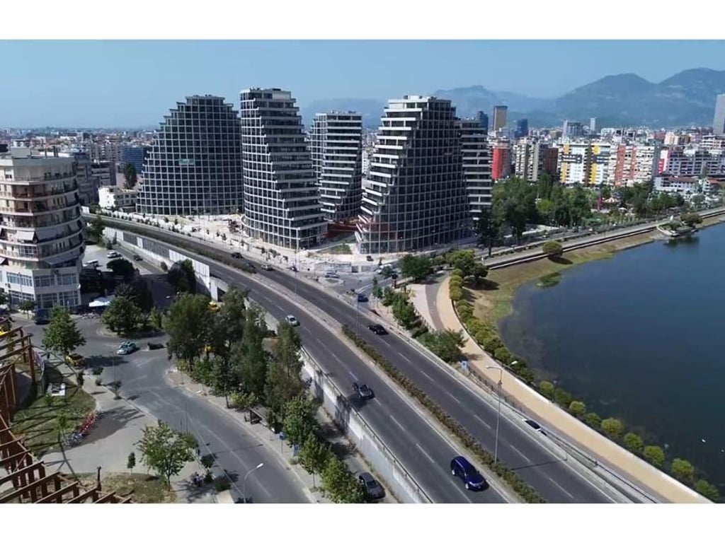 Office for rent at Lake View!