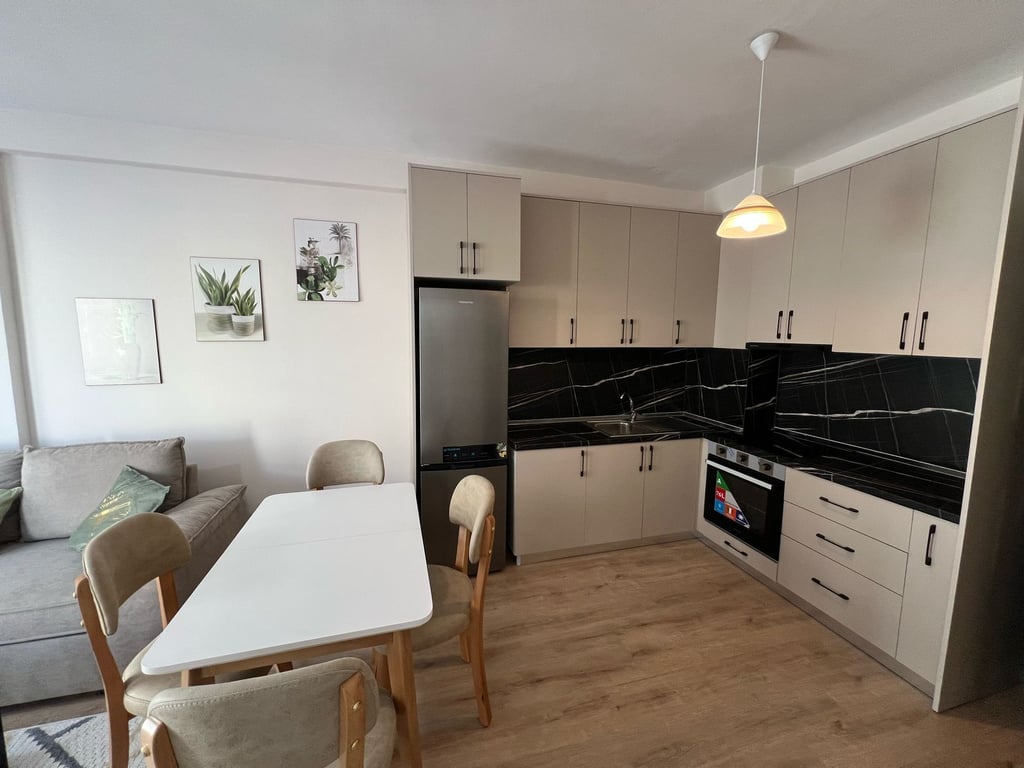 APARTAMENT ME QIRA NE TIRANE  , Univers City