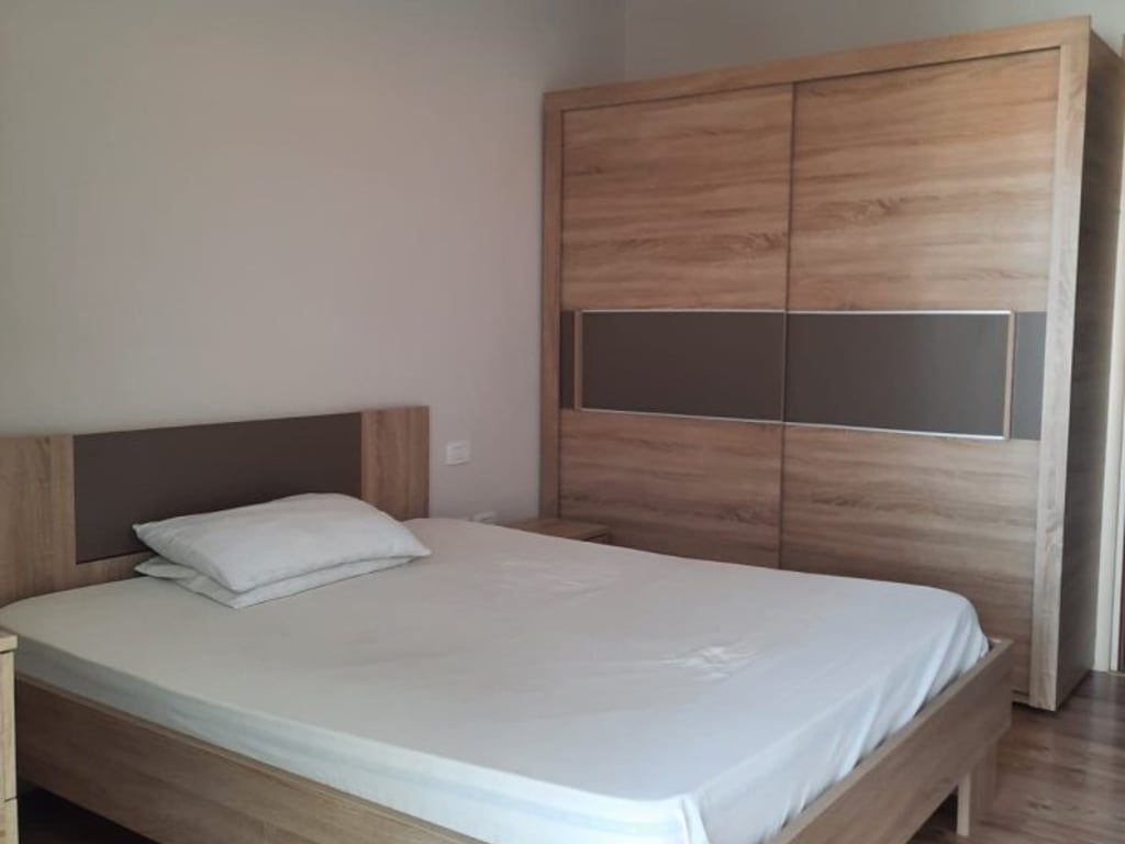 A 1+1 apartment is available for rent at the Ana complex, Student City.