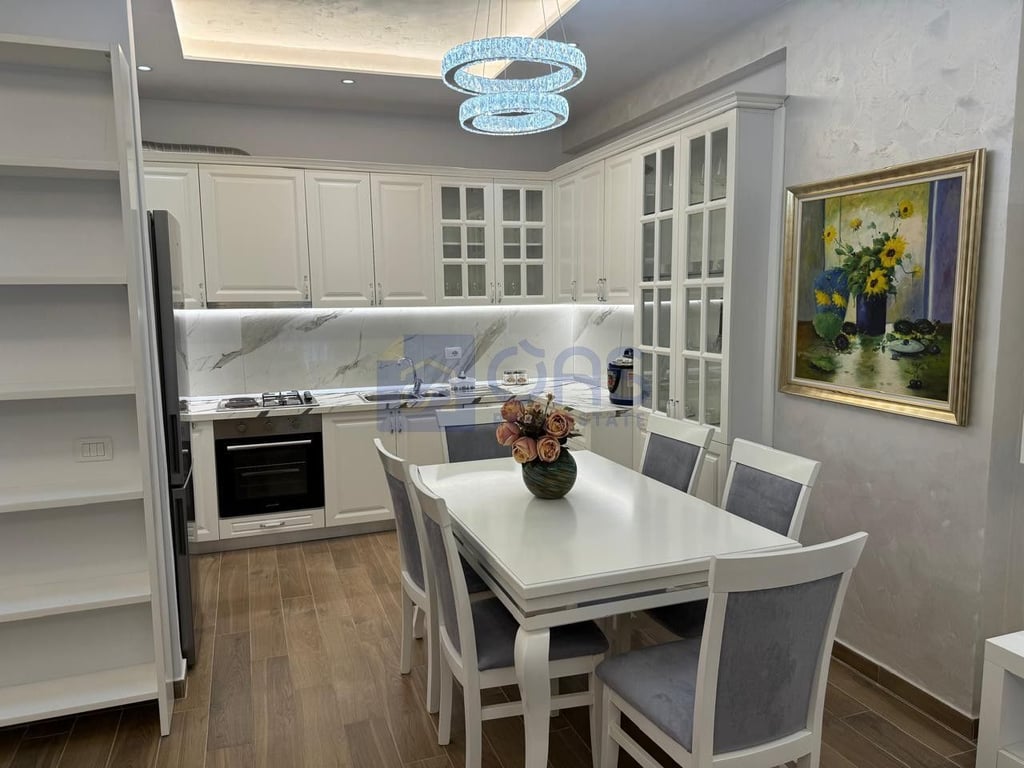 A 2+1 apartment is for rent on Kavaja Street for 600 euros.