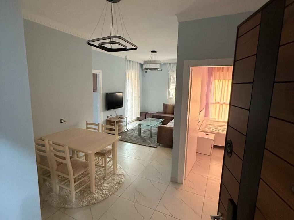 Jepet me Qera Apartament 1+1 i mobiluar tek 5 Maji