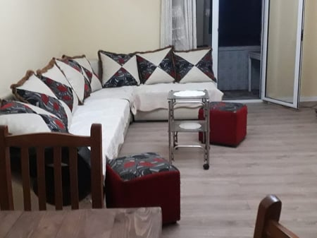 JEPET ME QIRA 2+1+1 rr .Asim Vokshi Hurry Fultz 45.000 LEKE 