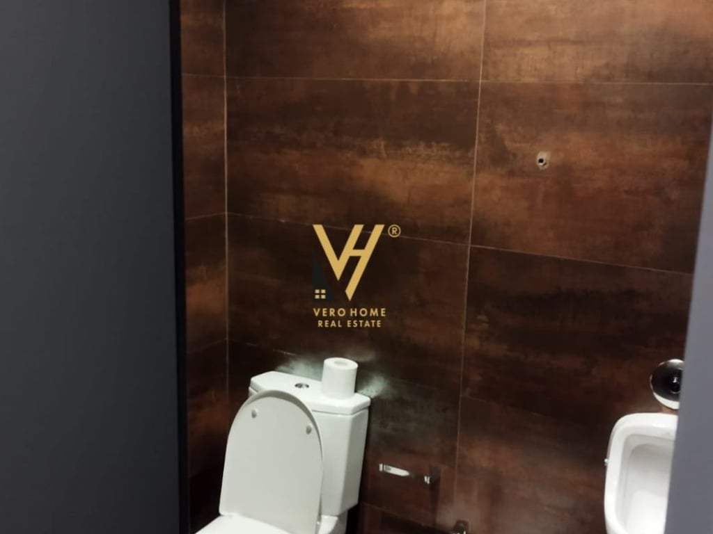 BUSINESS SPACE FOR SALE ON "IBRAHIM RUGOVA" STREET, BLOCK 806. 490,000 EURO