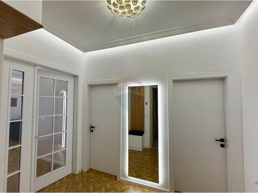 Apartment - For Rent - Aviation Field + parking spaces