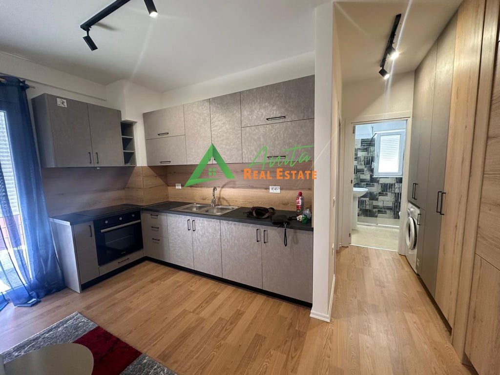 Selite ofrojme per qira apartament 1+1 te pa banuar me pare