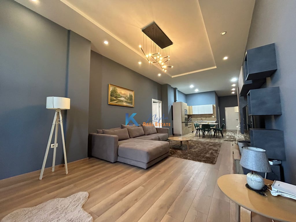 1+1 me qira te Liqeni i Thate, Rruga Peti