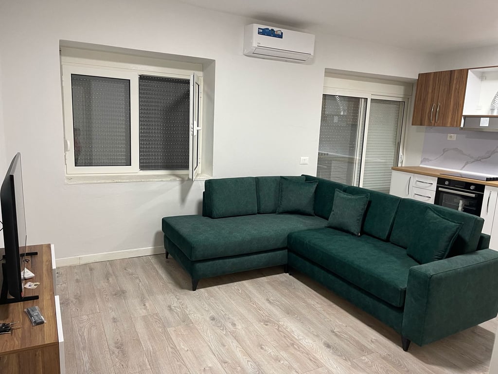 Apartament 2+1 me qira tek Xhamia e Tabakeve!