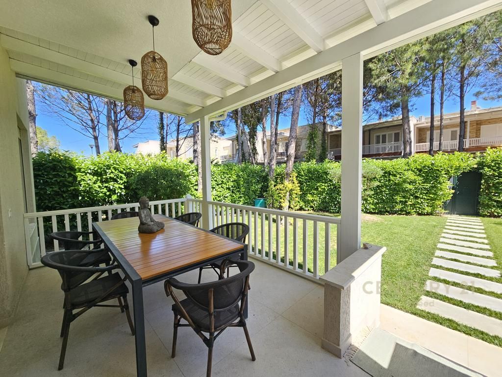 For sale Apartment 2+1 with Yard at Gjiri i Lalzit €295,000