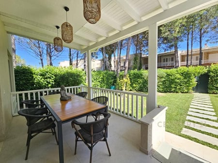 Shesim Apartament 2+1 me Oborr tek Gjiri i Lalzit 295,000 €