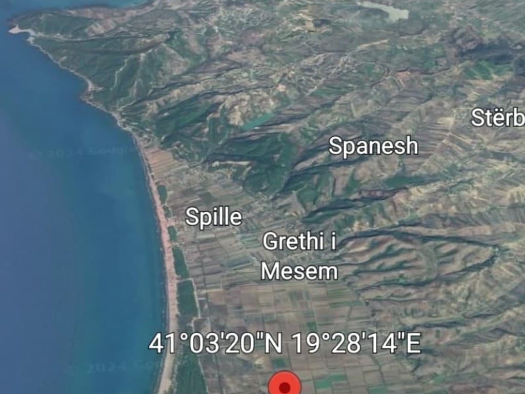 Vila Bashtoves, Toke per shitet, 1.4 km larg detit