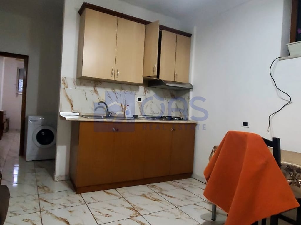 A 1+1 apartment is for rent on Bulevardi Ri.