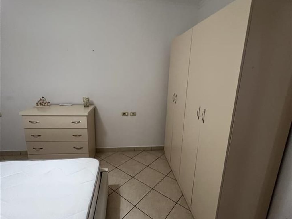 1+1 apartment for rent in the Paris Commune.