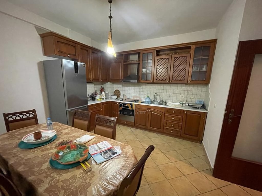 A 2+1 apartment is for rent on Bardhyl Street.