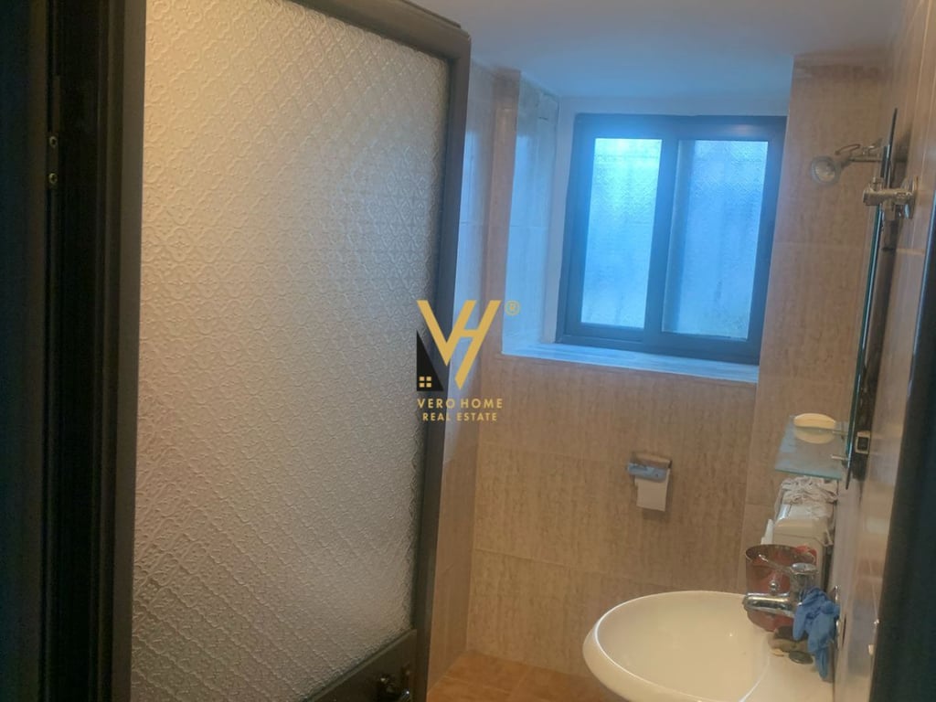 JEPET ZYRE 50M2 ME QERA TEK STADIUMI DINAMO 600 EURO