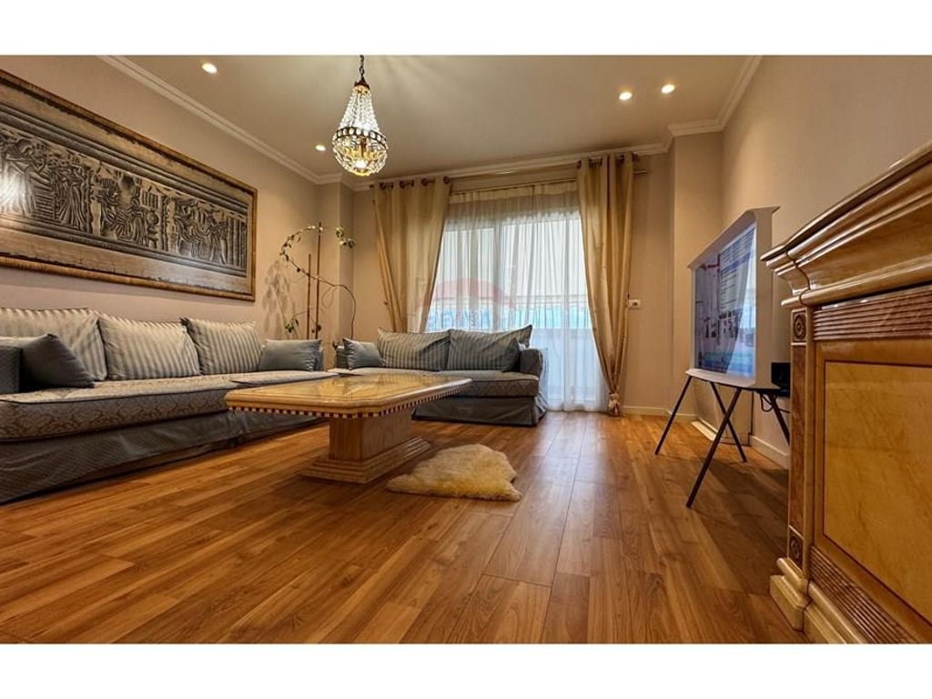 Apartament 2+1 per qira tek Liceu Artistik!