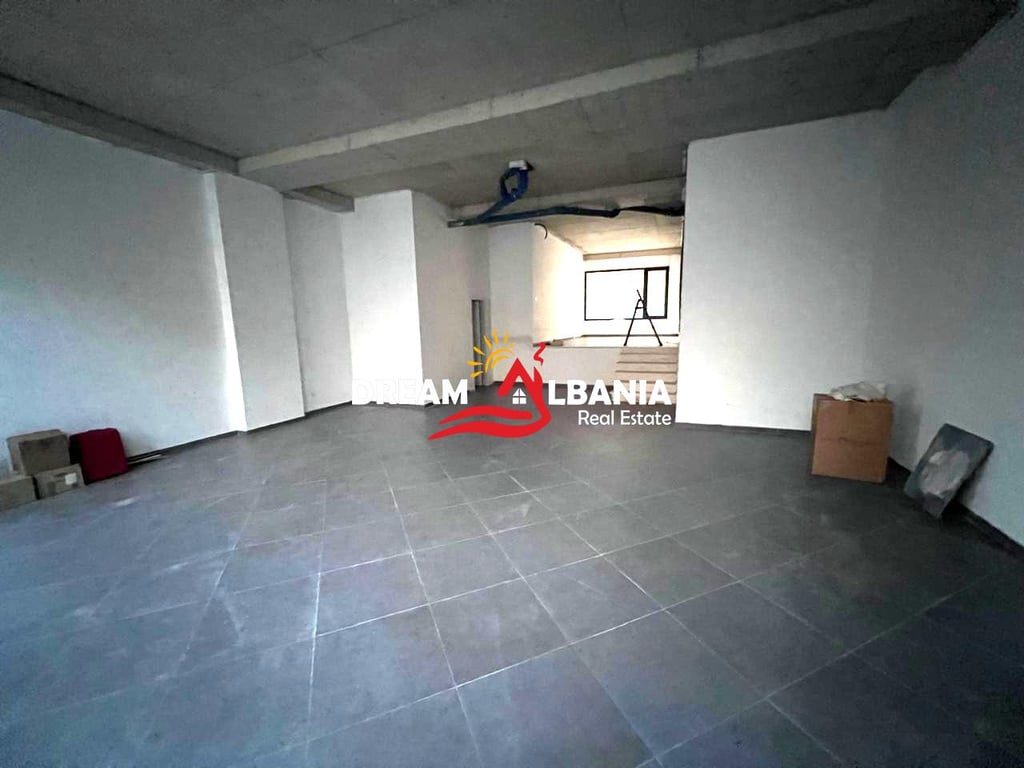 Dyqan me qera Tek Bulevardi Zogu 1, prane Mullirit te Vjeter ne Tirane (ID 42711102)