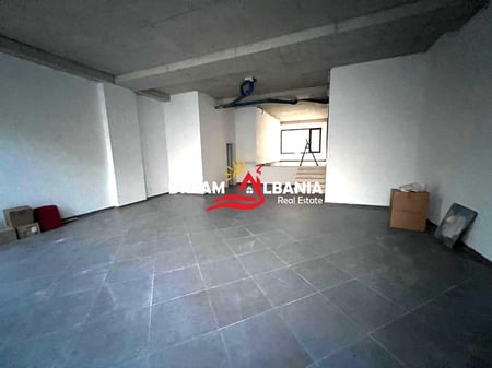 Shop for rent on Bulevardi Zogu 1, near the Old Mill in Tirana (ID 42711102)