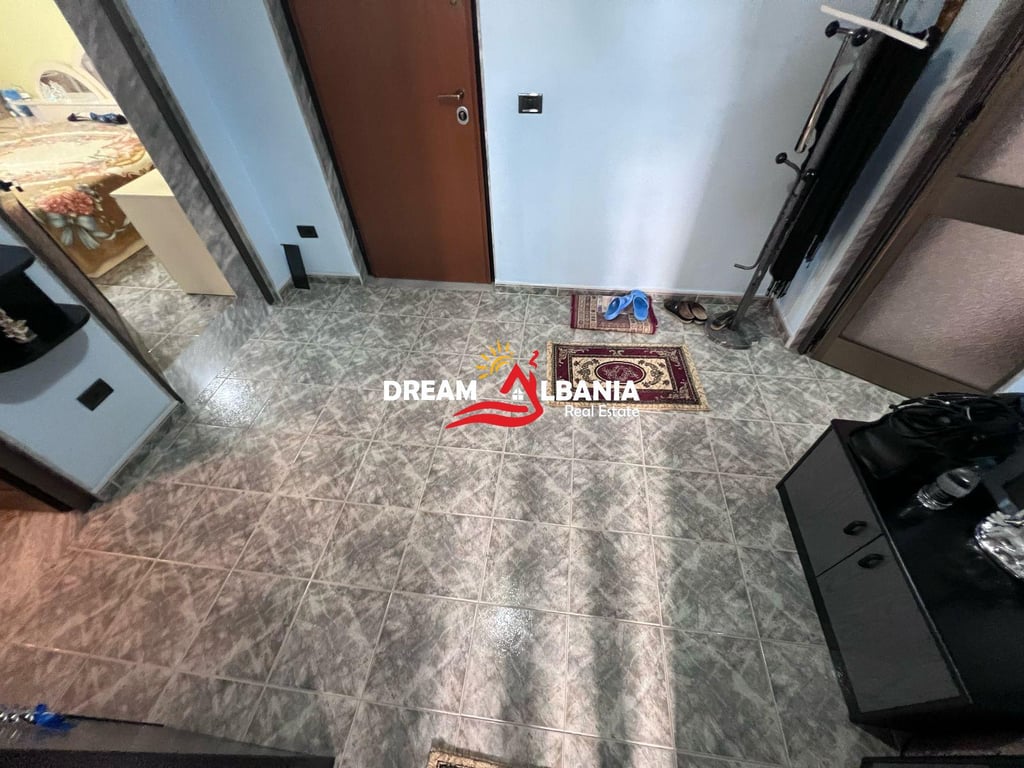 Appartamento 2+1 in affitto presso il Mercato Nuovo, vicino alla "Scuola Rossa" a Tirana (ID 42215255)