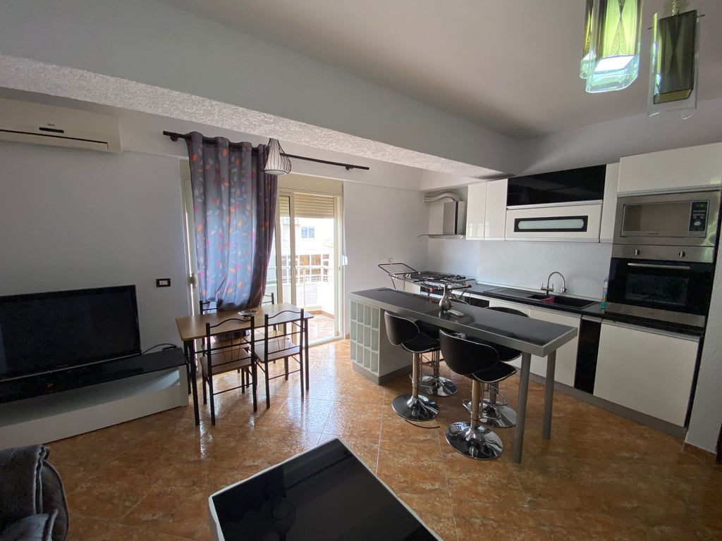Shitet apartament 1+1 ne plazh, Durres!