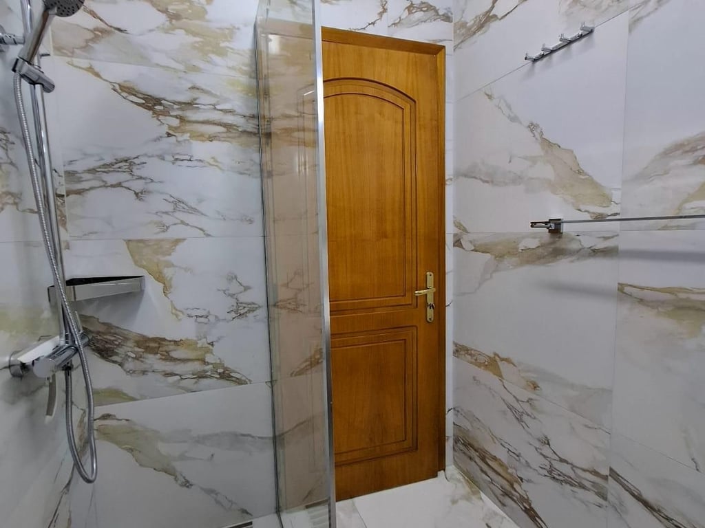 Apartament Me Qera 1+1 Tek Komuna e Parisit (ID B2101067) Tirane.