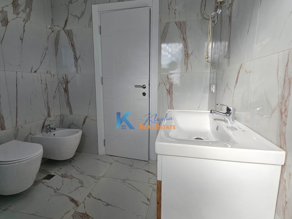 1+1 in Vendita presso Ex NSHRAK