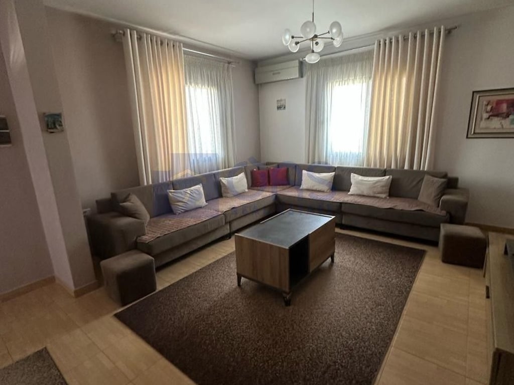 Apartment 3+1 for rent at Siri Kodra 650 euros.