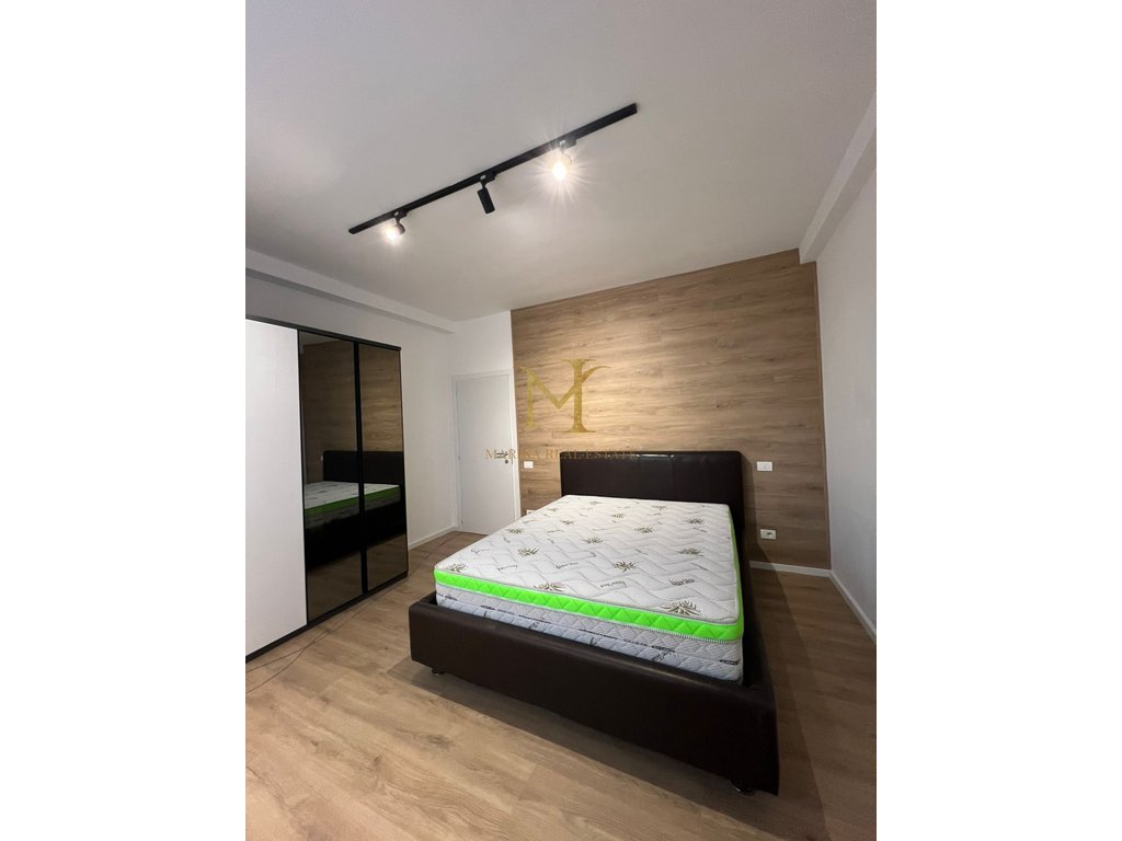 VENDESI APPARTAMENTO SUPERFICIE 75 M2 !! SPIAGGIA FERROVIA DURAZZO !!