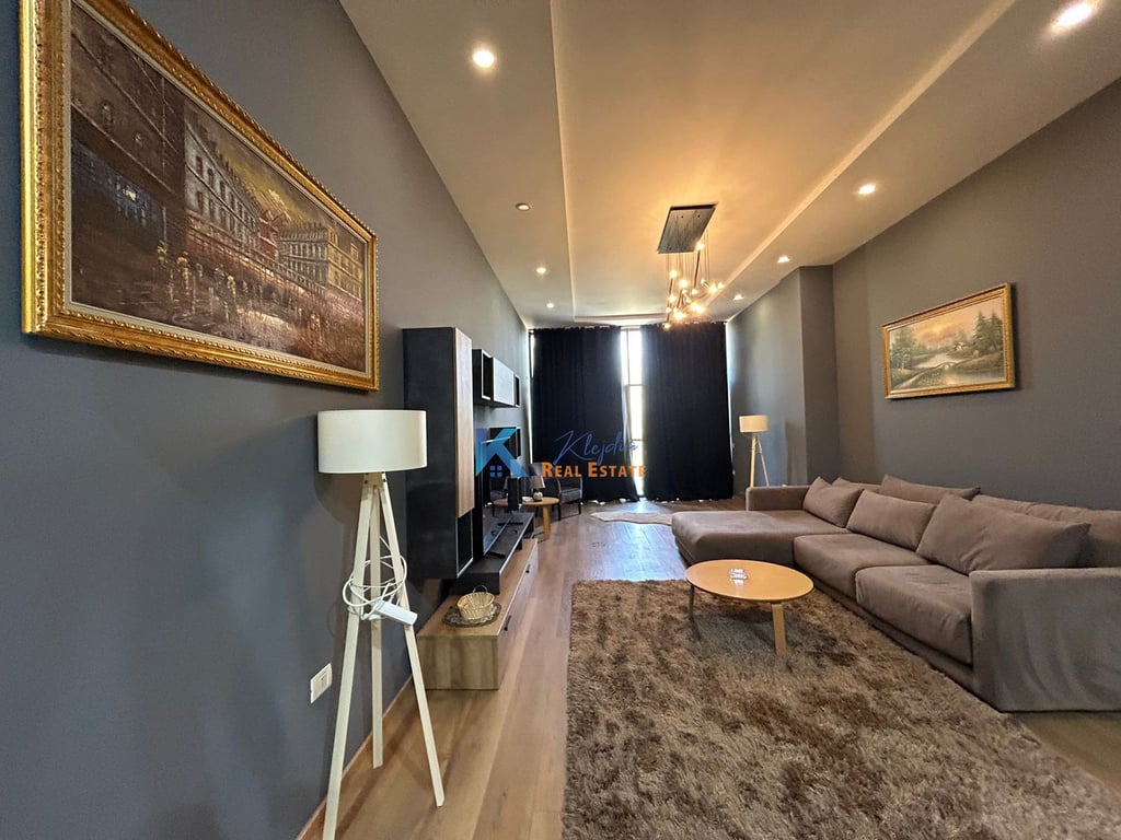 1+1 me qira te Liqeni i Thate, Rruga Peti