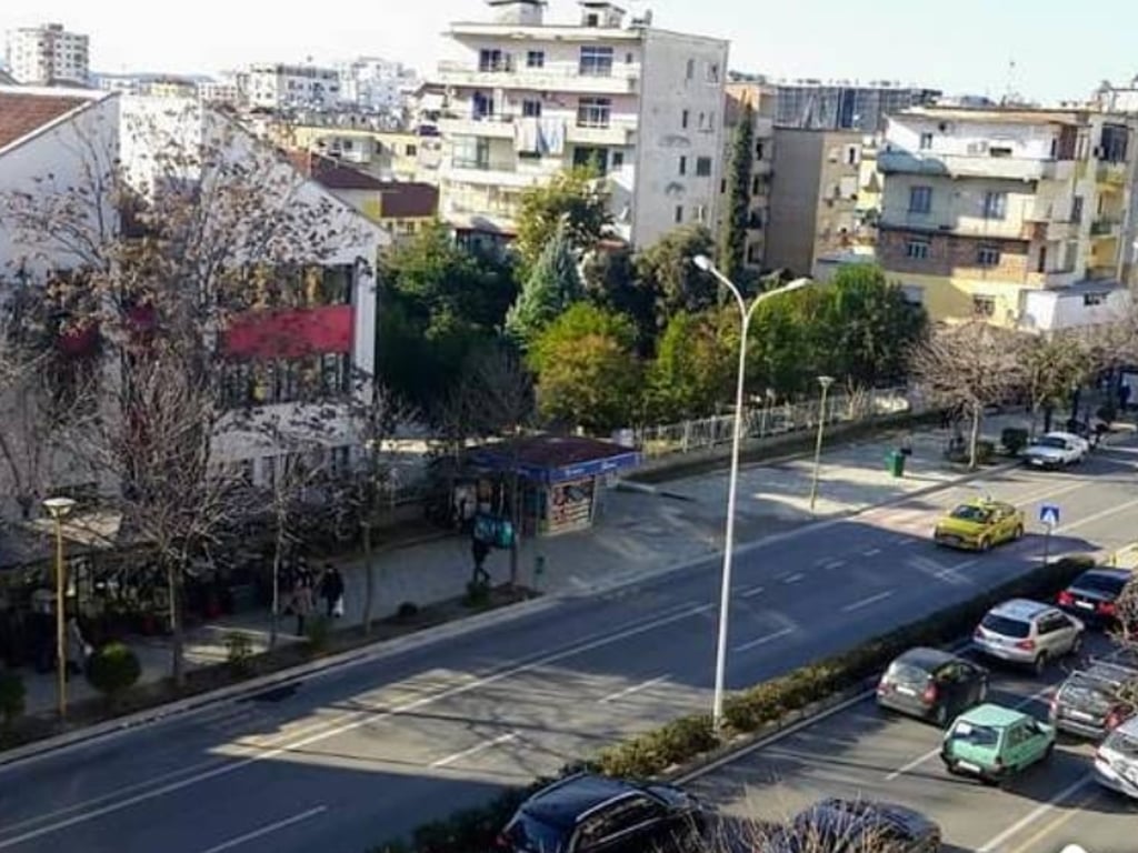 Dyqan per shitje prane 21 Dhjetori