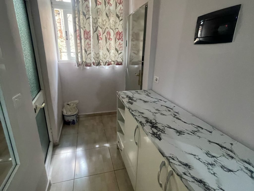 Affittasi appartamento 1+1 in fase di ristrutturazione in via 21 Dicembre, vicino a Villa 22.