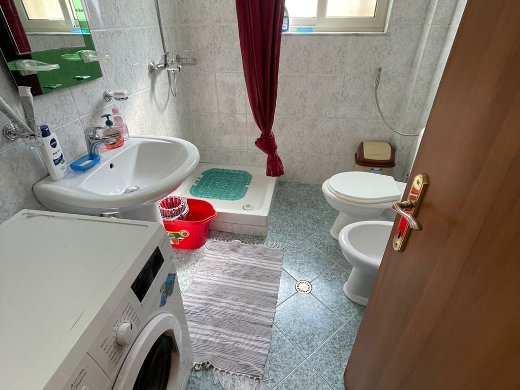 Affittasi appartamento 2+1+1 con balcone
