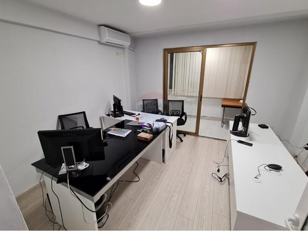 Ambient biznesi me qera, ish blloku