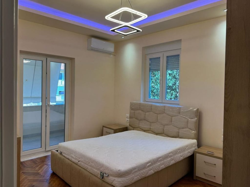 A 1+1 apartment is for rent on Dibra Street for 600 euros.