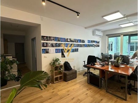 JEPET ZYRE 120 M2 ME QERA NE ISH BLLOK 1.000 EURO