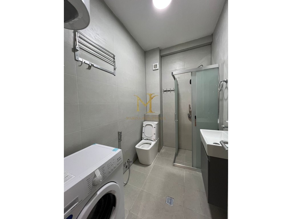 VENDESI APPARTAMENTO SUPERFICIE 75 M2 !! SPIAGGIA FERROVIA DURAZZO !!