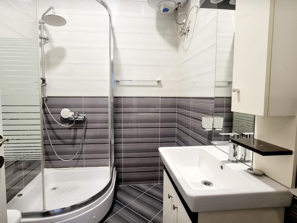 Apartament 2+1+2 i sapo mobiluar – Tek Kristal Center, Komuna e Parisit!