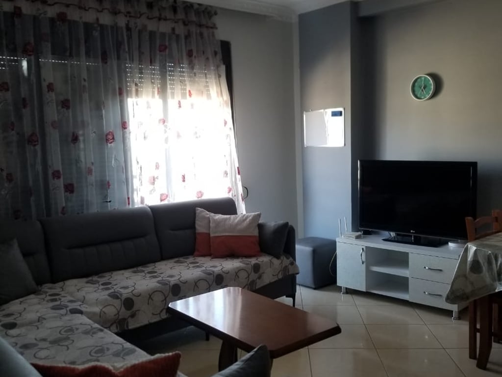 🏢 Jepet me Qira Apartament 1+1 – Astir, Tiranë