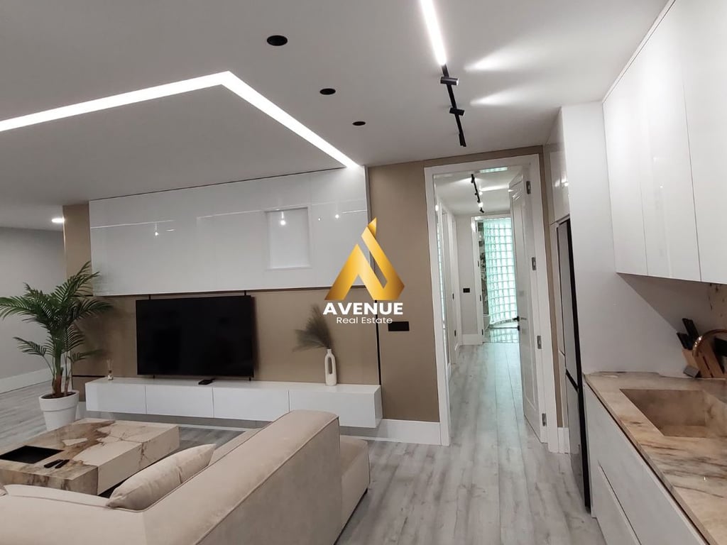 Jepet me Qira apartament 2+2+2 tualete Bllok, Tirane