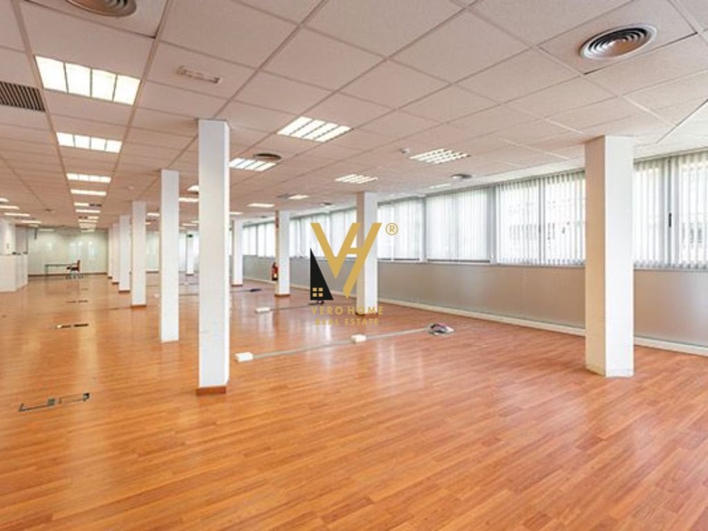 OFFICE FOR RENT 300 M2 AT THE FORMER ELECTRIC MARKET 1,600 EURO